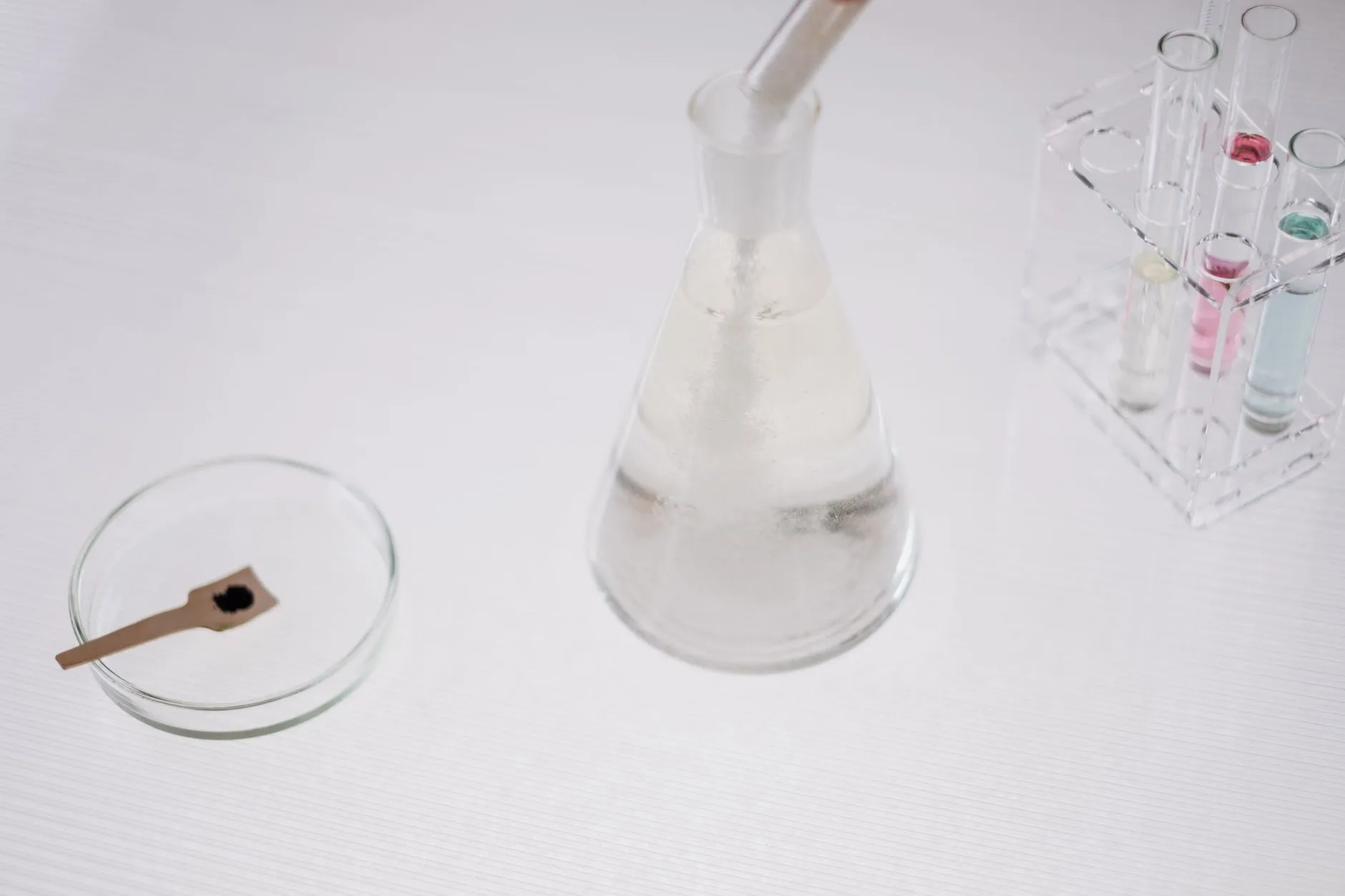 盛世酒业产品中心：三大系列红酒白酒参数与应用场景