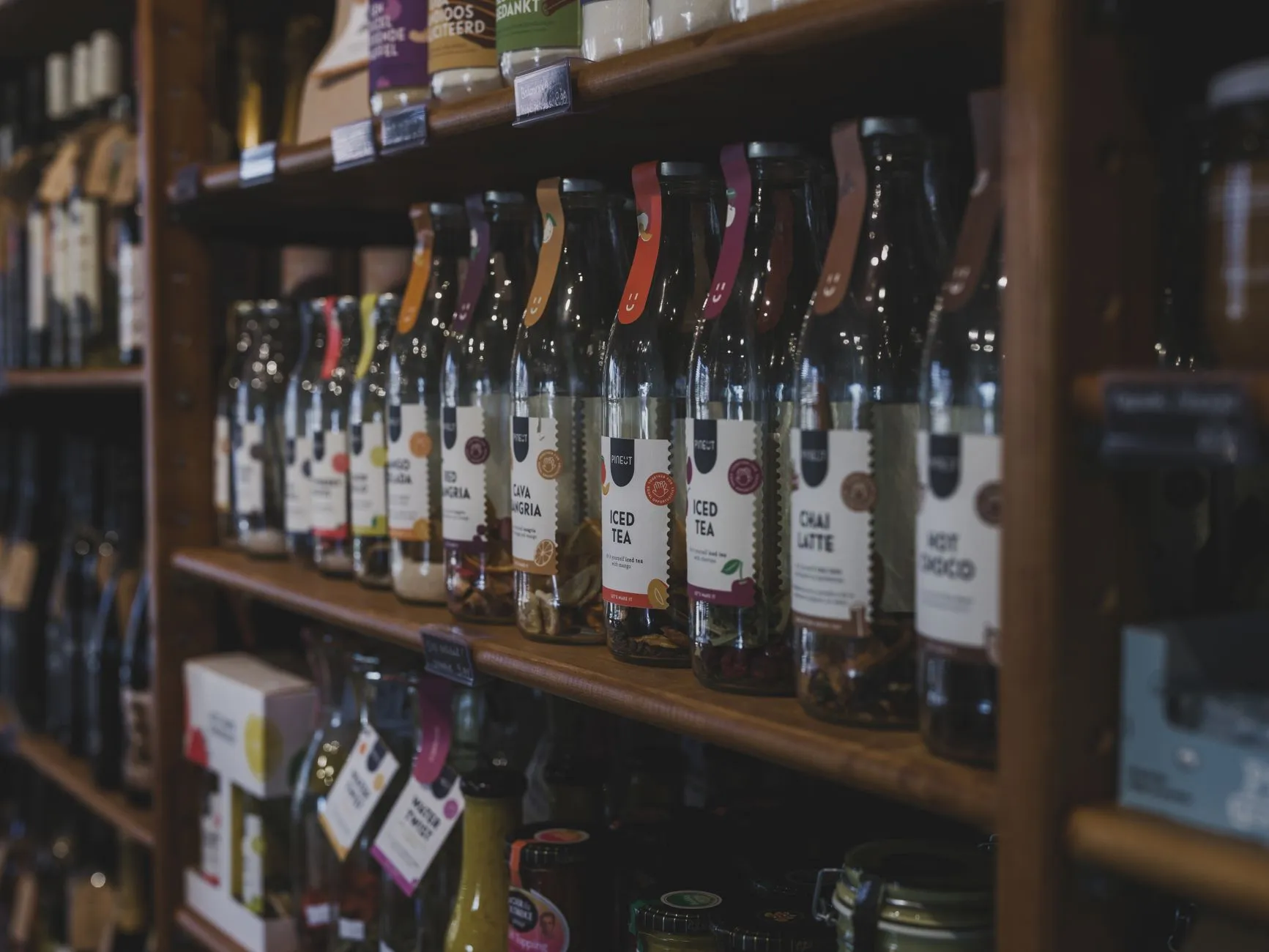 深圳酒业批发市场2025年趋势：红酒白酒洋酒品类结构变化分析