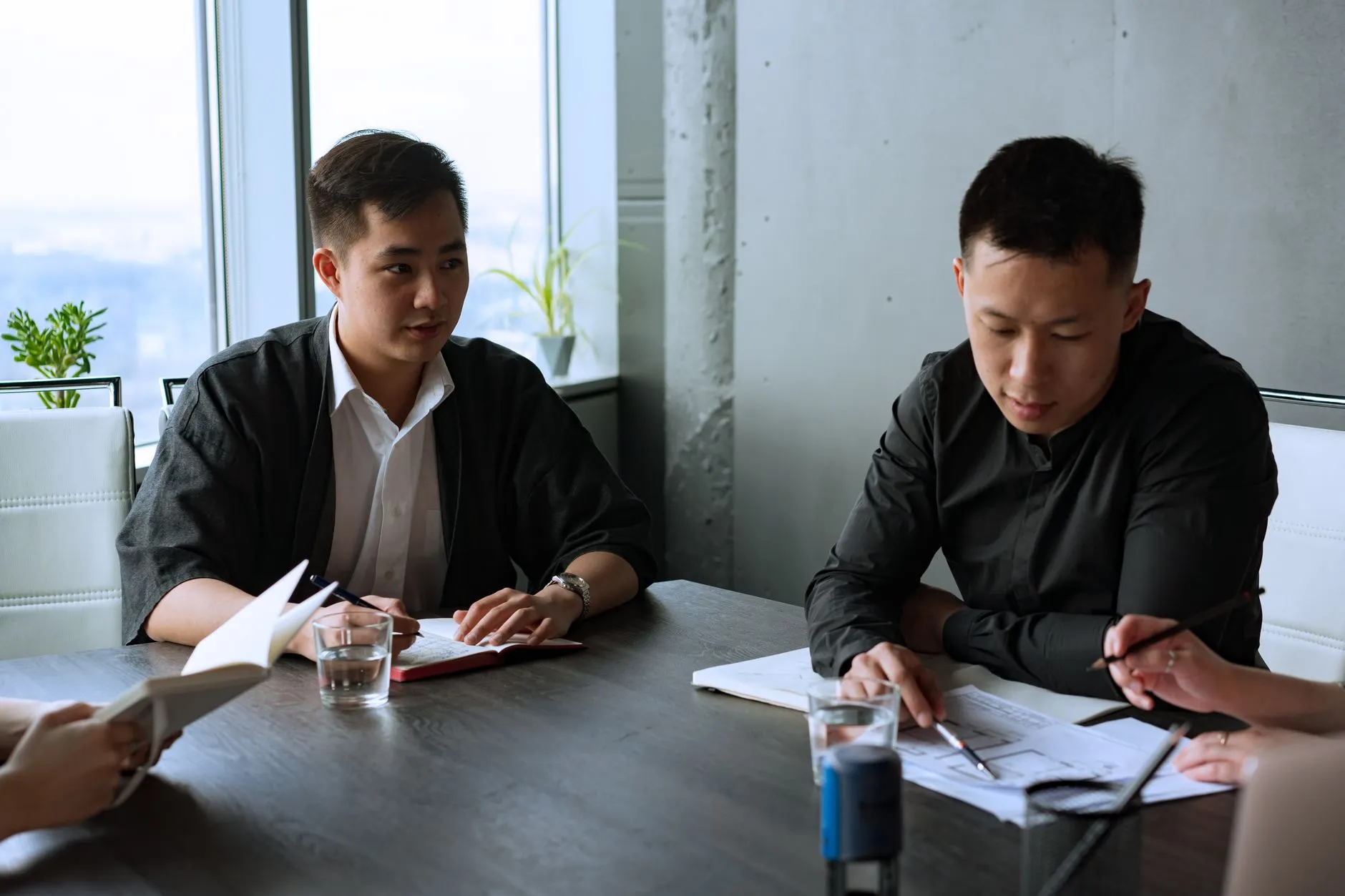 2025年酒类批发市场渠道变革与深圳酒业贸易企业的应对策略