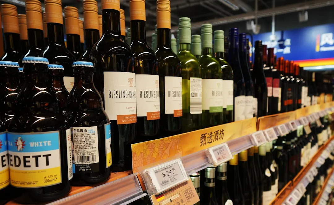 深圳酒业贸易2025年渠道变革：餐饮商超选品新趋势解析正文配图 2